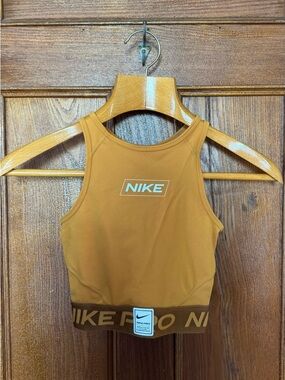 NIKE PRO WOMEN'S DRI-FIT PERFORMANCE GRAPHIC CROP TANK